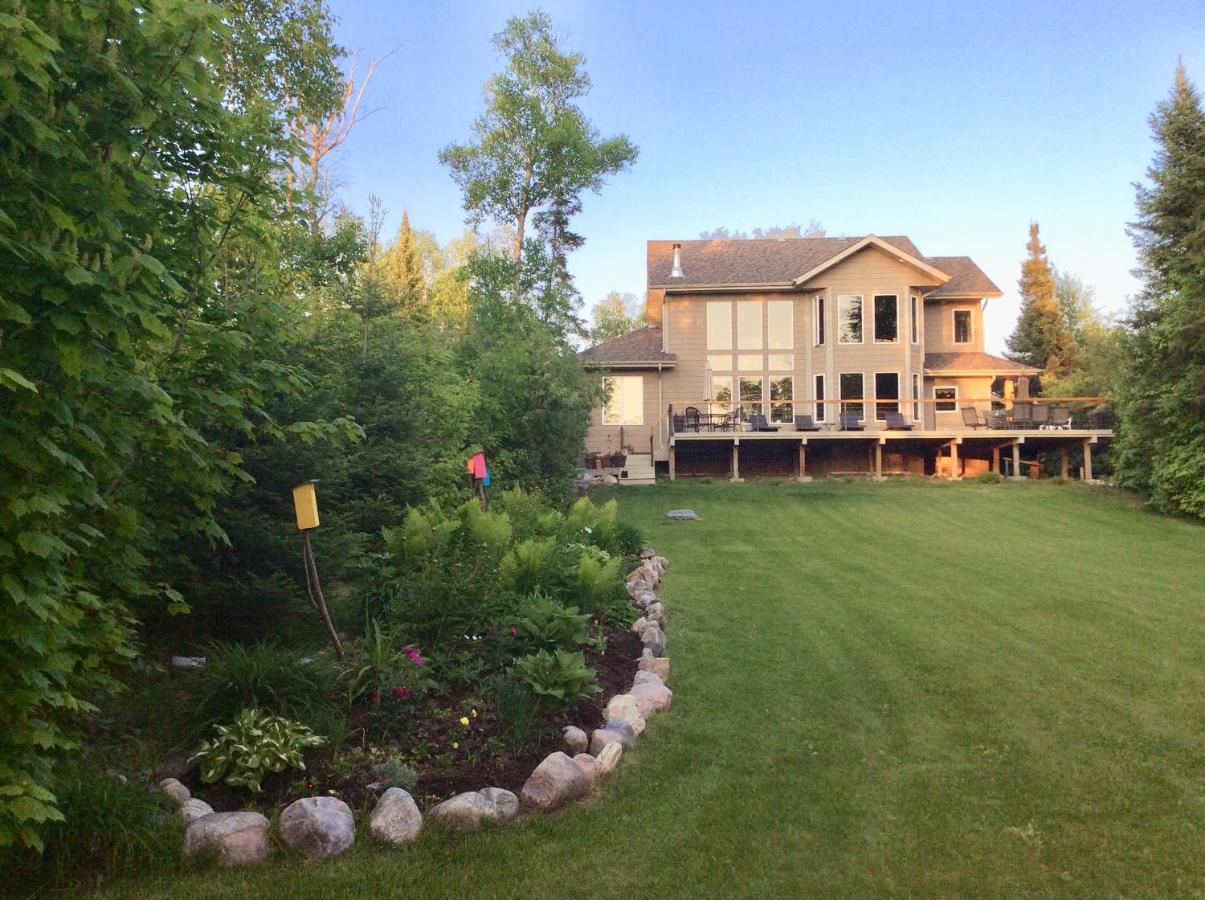 Pebble Springs Bnb Grand Beach Экстерьер фото